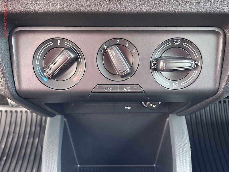Škoda Fabia (2019) 1.0MPi, 2.maj,ČR, AC - fotka 14 z 16