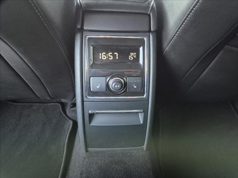 Škoda Superb 2,0 TDI 125KW DSG Kůže Xenon - fotka 30 z 33