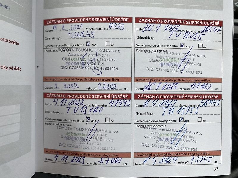 Toyota Corolla 1.8HSD, ČR, Executive VIP - fotka 19 z 23