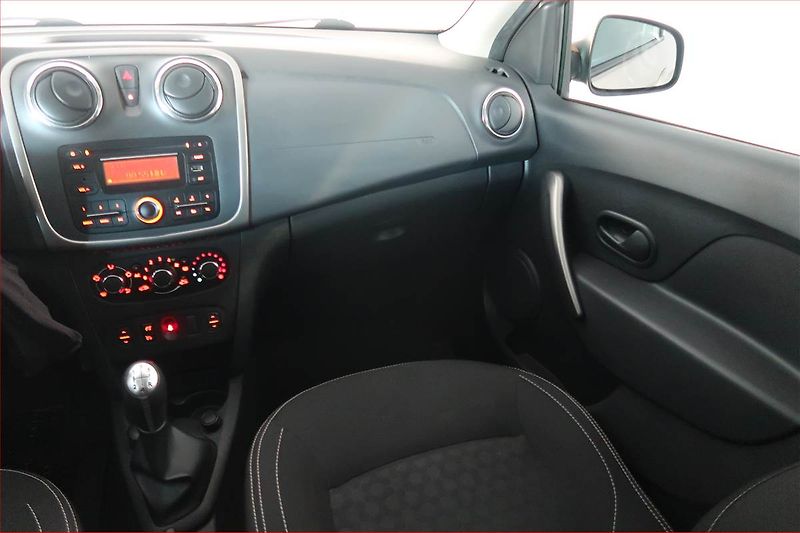 Dacia Logan (2015) 0.9 TCe, ČR,1.maj, Tempomat - fotka 8 z 15