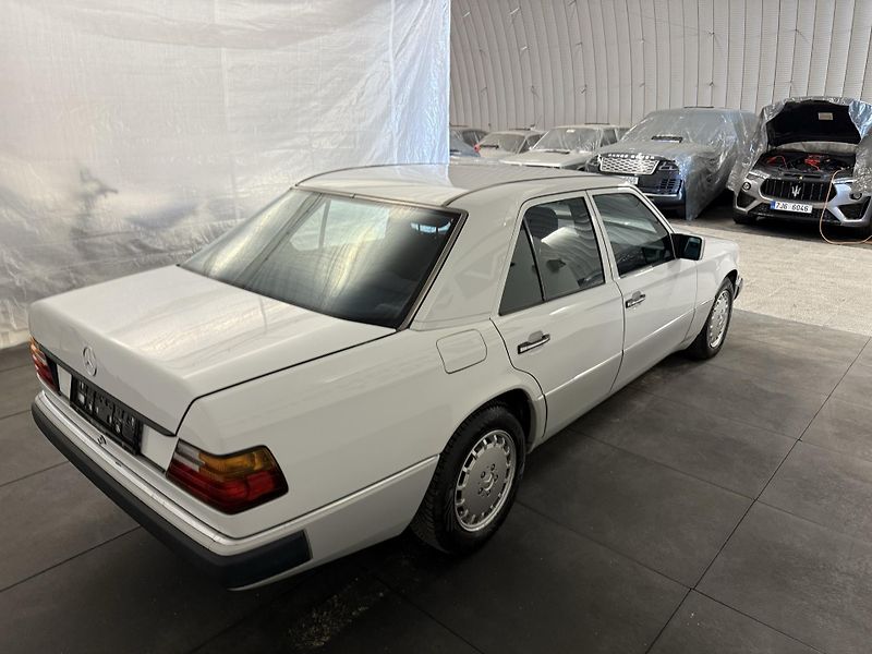 Mercedes-Benz Třídy E (1991) 2.3 , AT ,SERVIS DOLOŽEN! - fotka 5 z 34