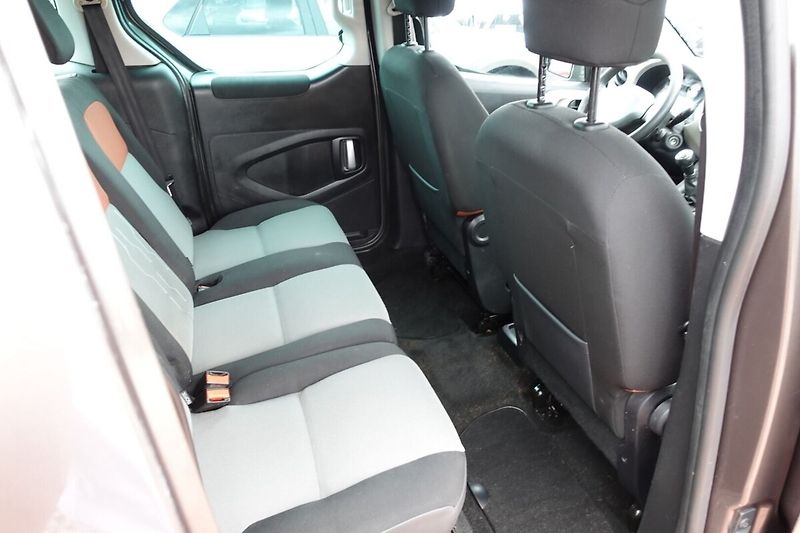 Peugeot Partner 1,6i 72kW M/T 5míst - fotka 10 z 24