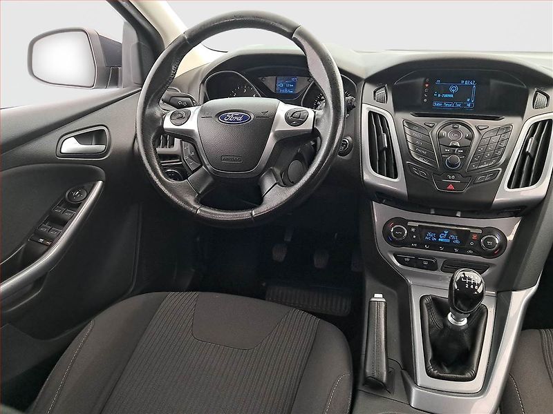 Ford Focus (2014) 1.6 TDCi, Tempomat - fotka 7 z 19