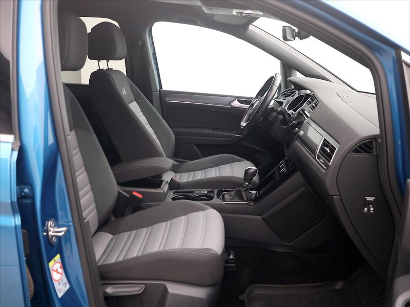 Volkswagen Touran 2,0 TDI 110kW R-Line DSG CZ - fotka 13 z 38