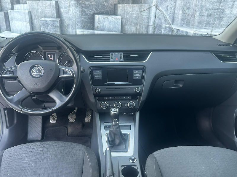 Škoda Octavia (2015) 1.6TDi, 77KW, VYHŘ.SED.,TEMP. - fotka 11 z 24