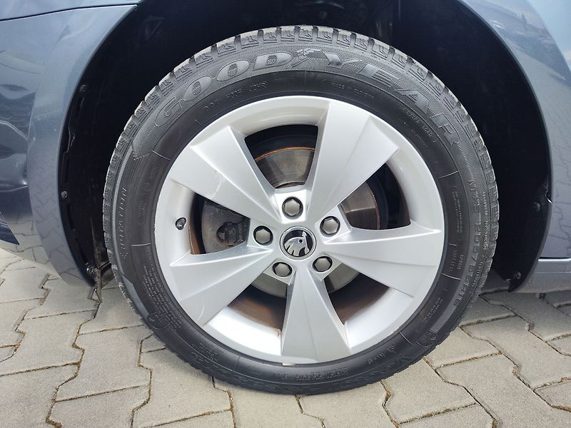 Škoda Octavia 1.6 TDi/85kW Ambition Plus - fotka 27 z 27