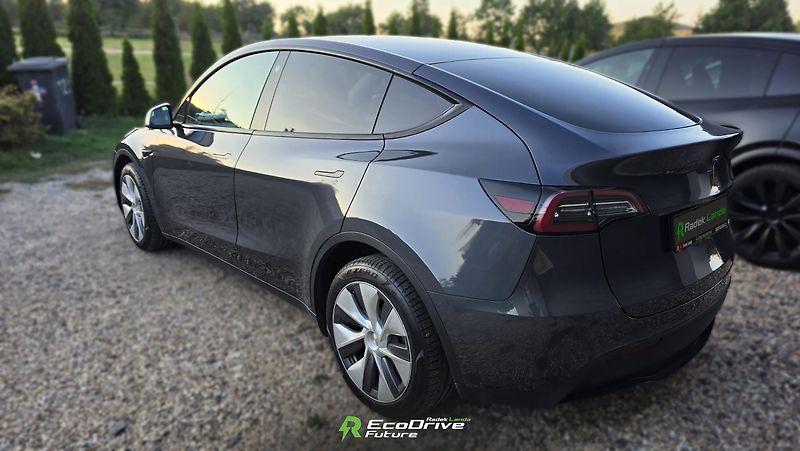 Tesla Model Y (2022) LR Dual Motor - fotka 3 z 12