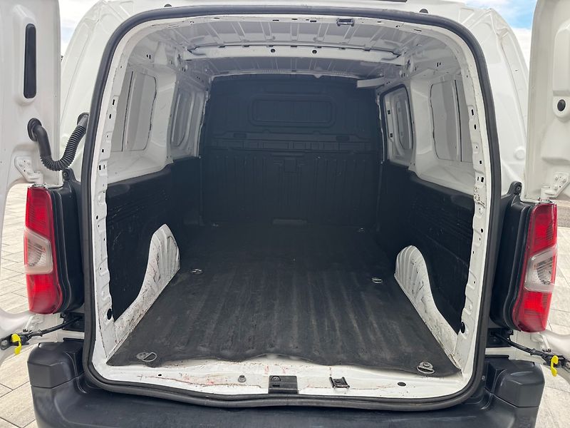 Toyota ProAce City (2020) L2 1.5D 75kW - fotka 17 z 29