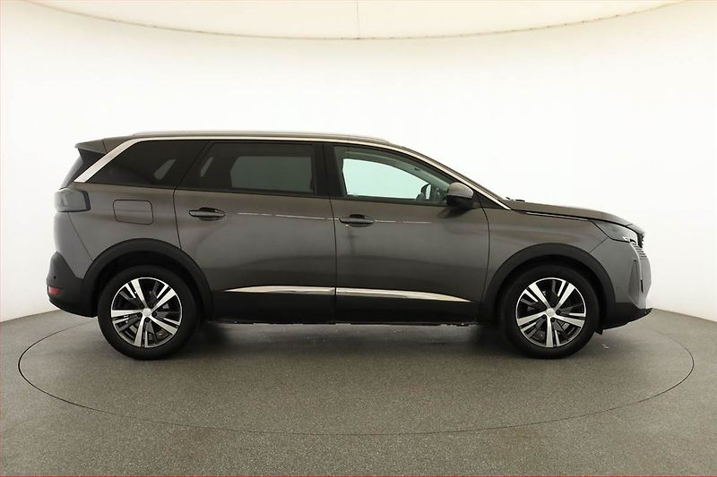 Peugeot 5008 (2021) 1.5 BlueHDi, Automat, 7 míst - fotka 6 z 19