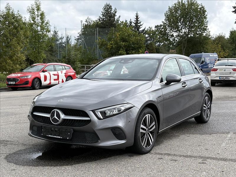 Mercedes-Benz Třídy A 1,3 250e Full Led,Navi,Výhřev - fotka 1 z 43