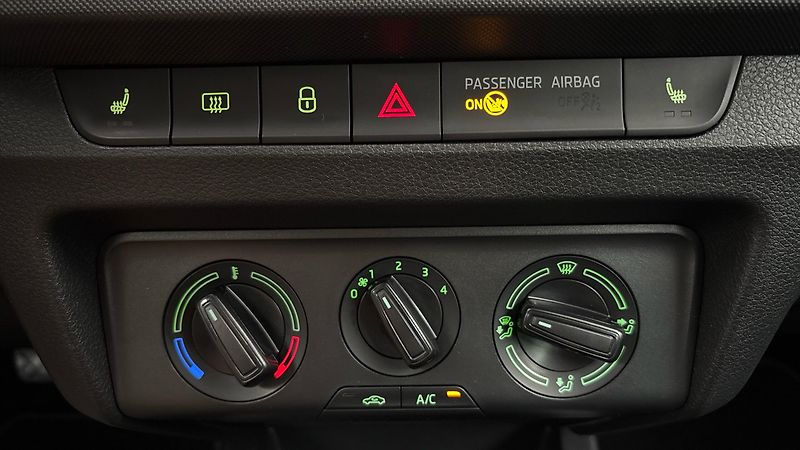 Škoda Fabia 1.0 TSI Ambition Combi - fotka 13 z 23