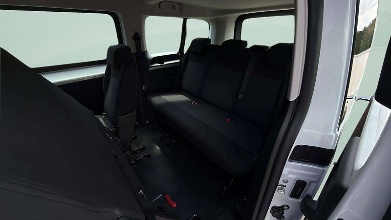 Opel Vivaro (2026) L2 (L) Combi 2.2 CDTi 180k AT8 - fotka 20 z 25