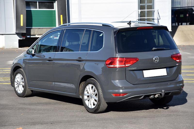Volkswagen Touran 1.6 TDi 6st COMFORTLINE,7 MÍST - fotka 4 z 50