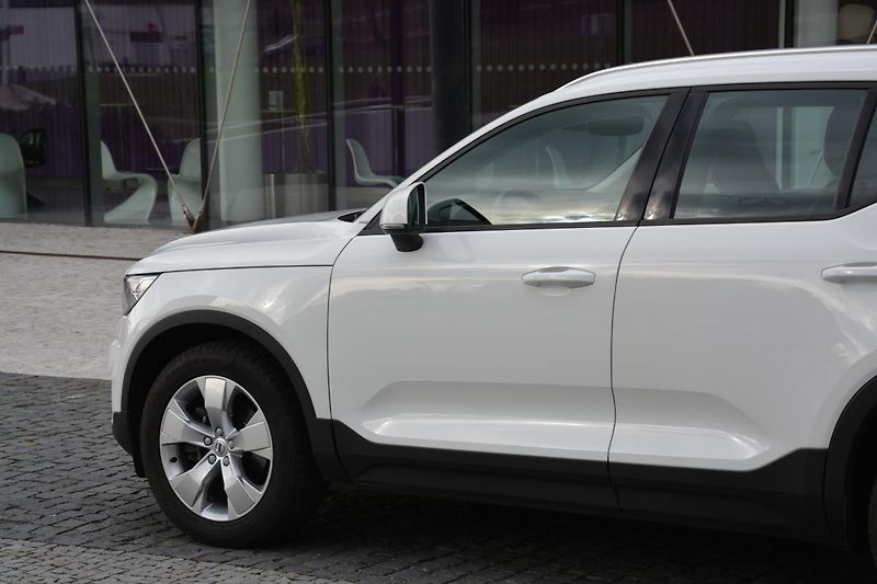 Volvo XC40 (2020) 2,0 D3 DRIVE-E Momentum PRO Aw - fotka 17 z 45
