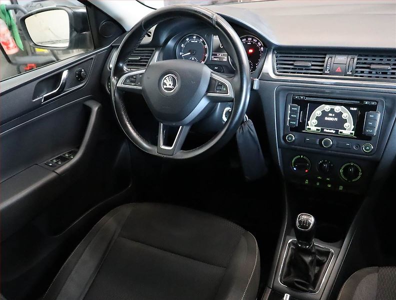 Škoda Rapid (2015) Spaceback 1.2 TSI, Tempomat - fotka 7 z 22