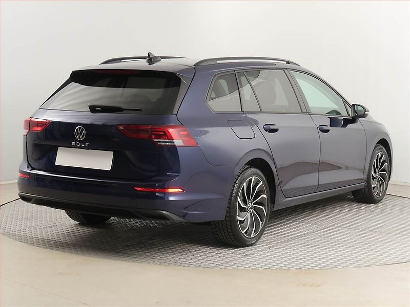 Volkswagen Golf (2024) 1.5 TSI - fotka 5 z 18