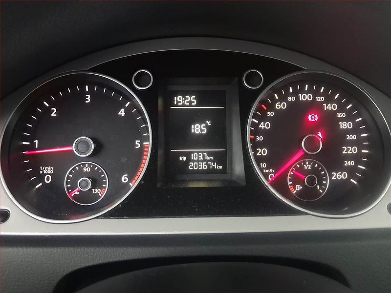 Volkswagen Passat (2009) Comfortline 2.0 TDI - fotka 11 z 16