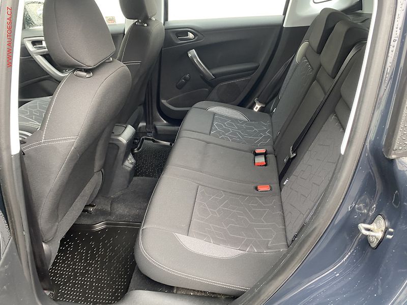 Peugeot 2008 (2018) 1.2 PT, ČR, Active, +kola - fotka 10 z 16