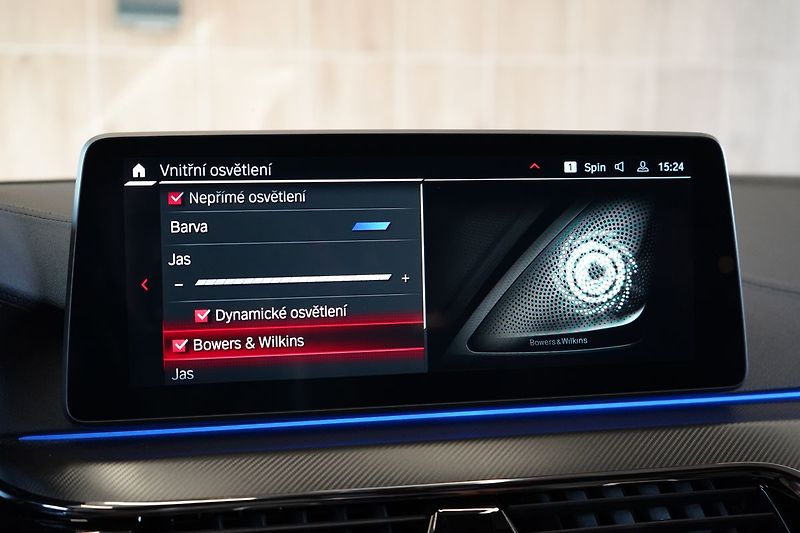 BMW M5 Competition xDrive, B&W, HUD - fotka 27 z 47