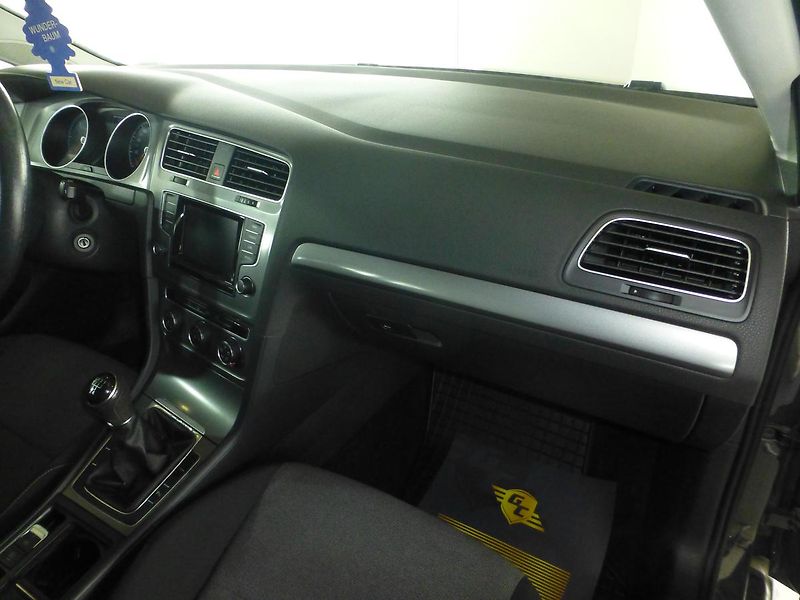 Volkswagen Golf (2014) 1,6TDI*NAVI*TAŽNÉ**ALU**PARK.S - fotka 21 z 26