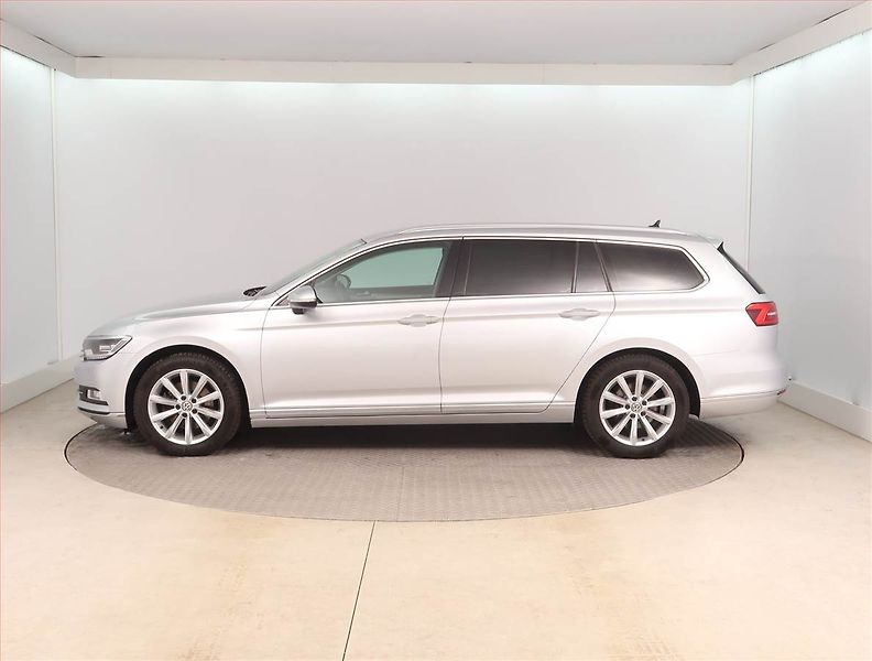 Volkswagen Passat (2018) Highline 2.0 TDI, Automat - fotka 3 z 17