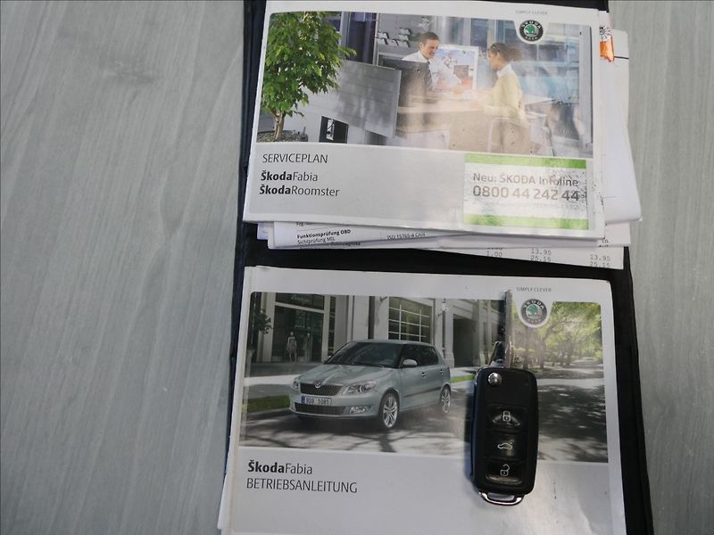 Škoda Fabia 1,2 TSi, 2 x kola, po servise - fotka 33 z 45