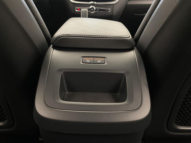 Volvo XC60 B4 AWD BRIGHT PLUS AUT  - fotka 31 z 48