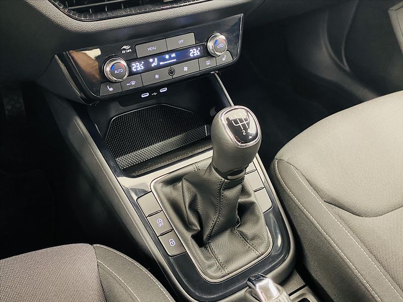 Škoda Fabia 1,0 MPI 59kW Selection - fotka 14 z 24