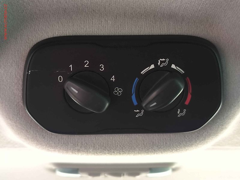 Ford Tourneo Custom (2014) 2.2TDCi L2 9míst, Trend, AC - fotka 16 z 20