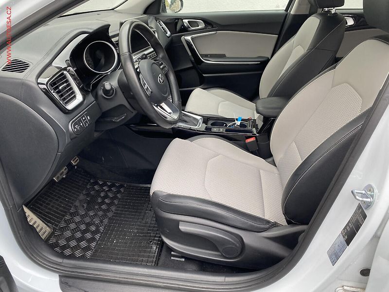 Kia Ceed (2018) 1.4 T-GDi, ČR, Exclusive, AT - fotka 9 z 21