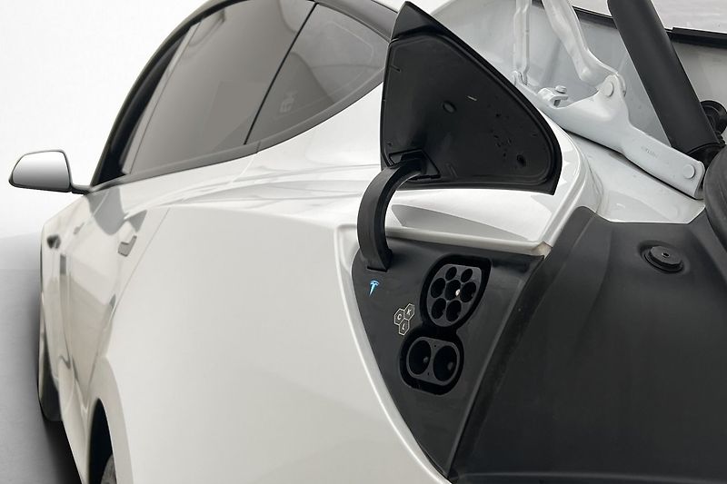 Tesla Model 3 Performance AWD - fotka 28 z 29