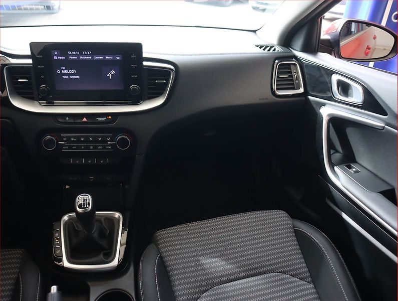 Kia Ceed (2022) 1.0 T-GDI, Serv.kniha - fotka 8 z 18