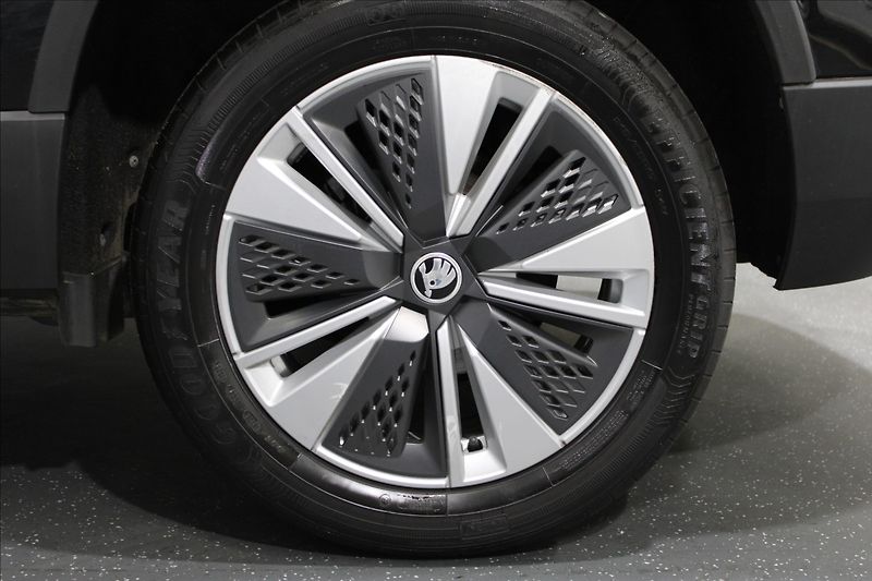 Škoda Karoq 2,0 TDI DSG style 1.maj, CZ - fotka 32 z 33