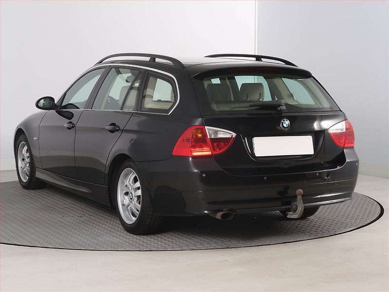 BMW Řada 3 (2007) 320 d, Tažné, servisované - fotka 4 z 15
