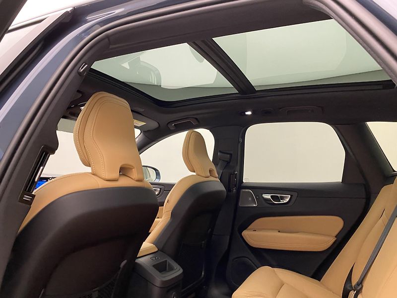 Volvo XC60 T8 AWD ULTRA BRIGHT REZERVACE - fotka 33 z 64