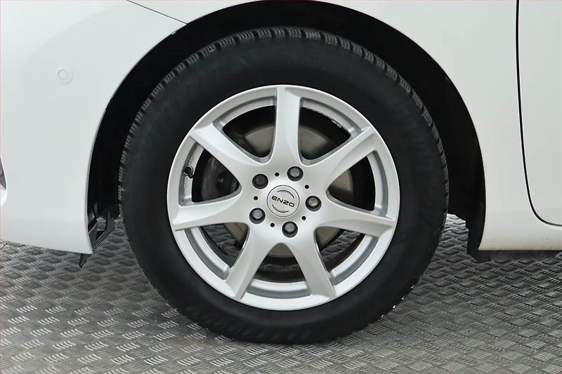 Toyota Auris (2013) 1.6 Valvematic, Automat, Navi - fotka 15 z 24