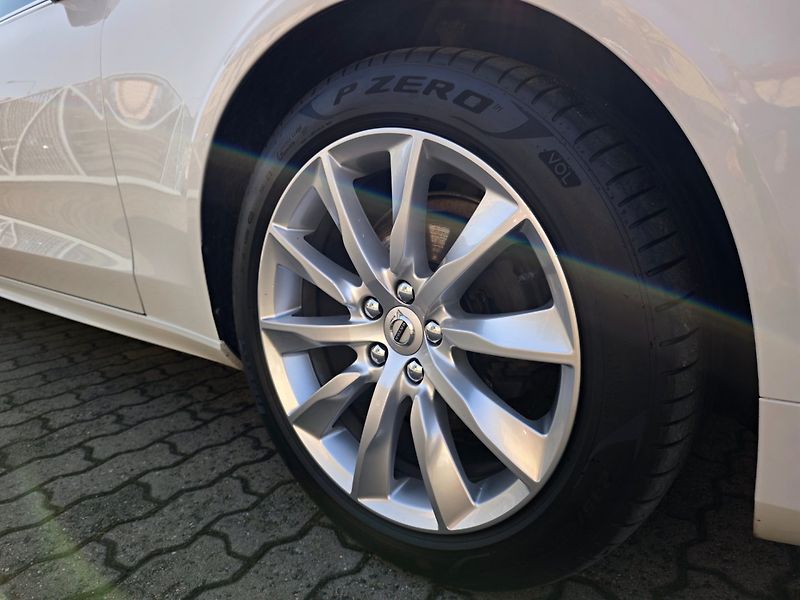 Volvo V90 (2019) 2.0 D4 Momentum 140kW 8AT - fotka 37 z 43