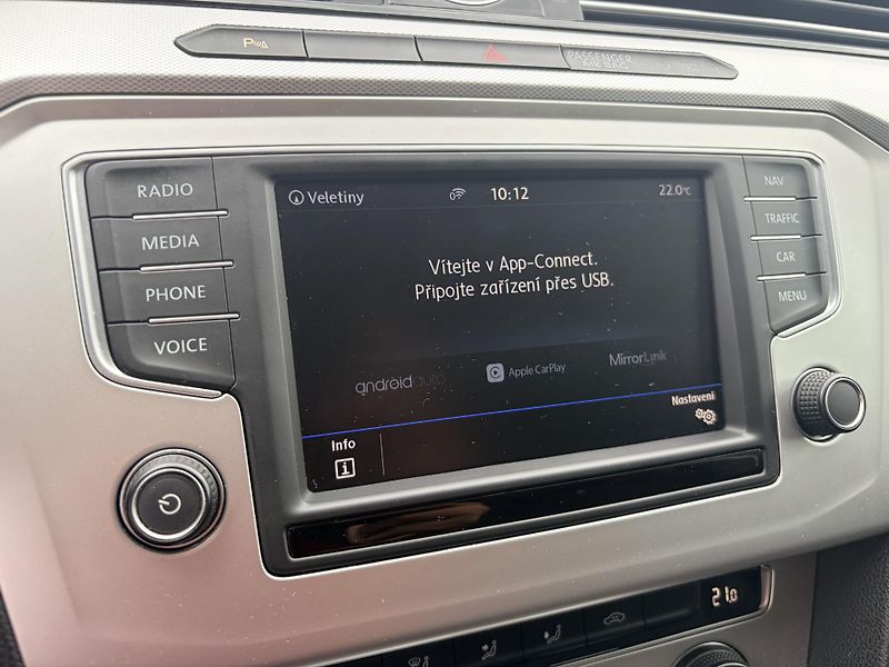 Volkswagen Passat 2.0TDI 110KW MATRIX REZERVACE - fotka 46 z 62