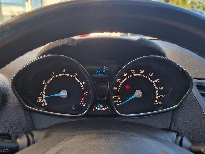 Ford Fiesta 1,2 i 44kW MANUÁL HEZKÝNÁJEZD - fotka 22 z 36