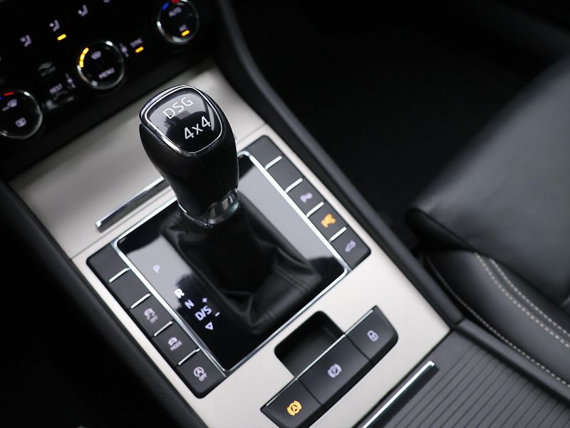 Škoda Superb 2,0 TDI 147kW 4x4 L&K - fotka 32 z 42