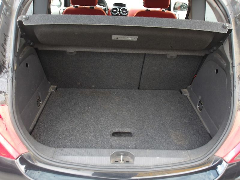 Opel Corsa 1,2i 59kW 93000km STK04/2028 - fotka 18 z 23
