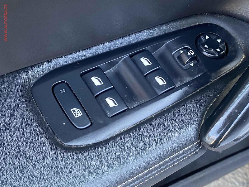 Peugeot 308 (2018) 1.5 HDi, Allure, panor, navi - fotka 11 z 18