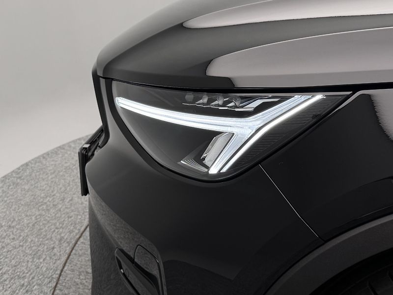 Volvo XC40 (2026) B3 BLACK EDITON  PLUS - fotka 18 z 23