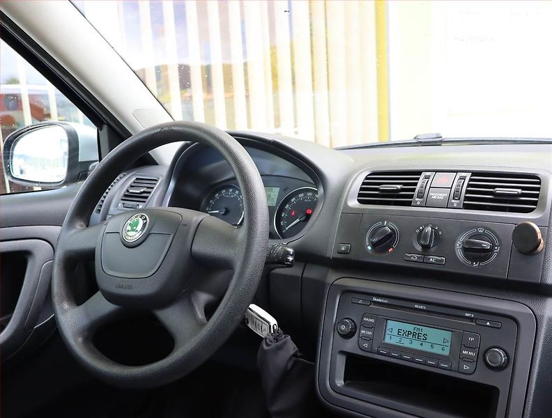 Škoda Fabia (2011) 1.6 TDI, Tempomat - fotka 7 z 15