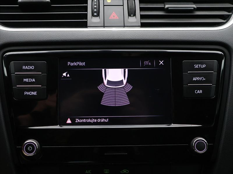 Škoda Octavia 1,6 TDI 85kW Ambition 4x4 CZ - fotka 19 z 28