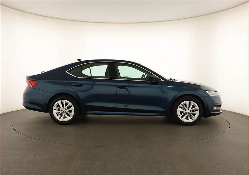 Škoda Octavia (2023) Style 2.0 TDI, ČR,1.maj - fotka 6 z 14
