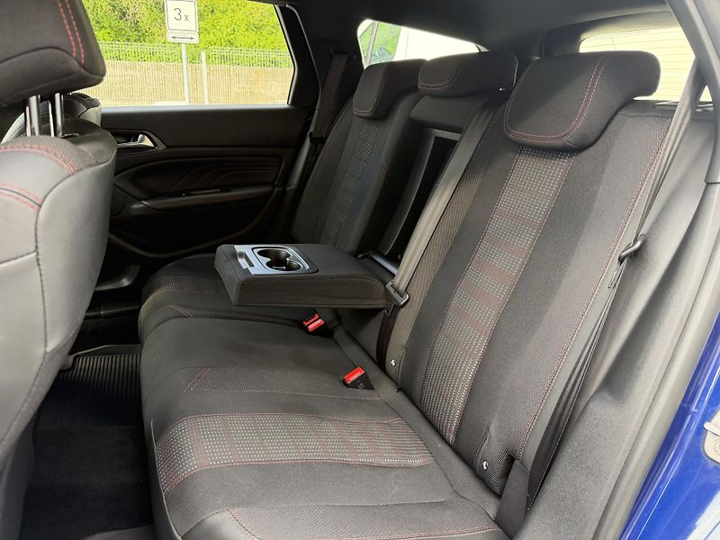 Peugeot 308 (2019) SW GT LINE 1.2 130k EAT8 - fotka 35 z 38