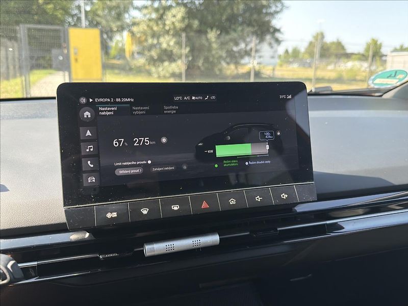 MG MG4 0,0 EV 150kW LUXURY Sport DPH - fotka 23 z 32