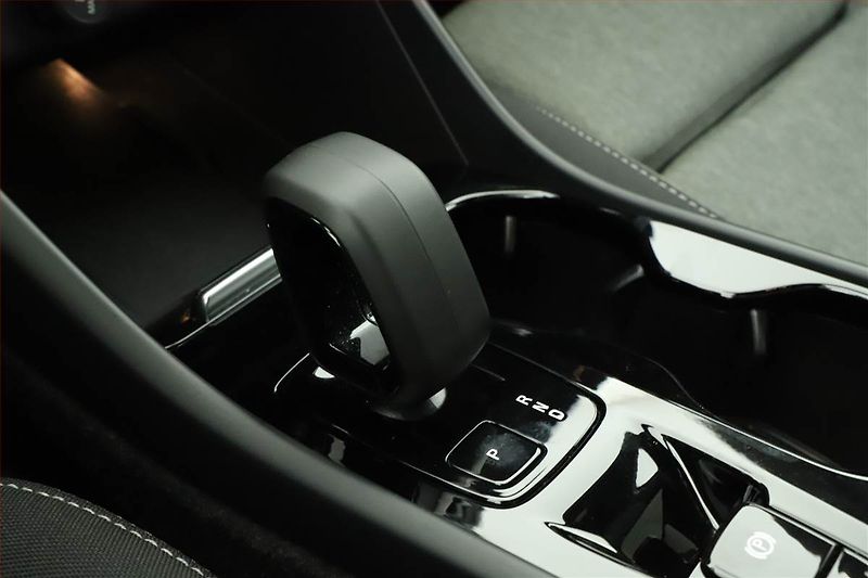 Volvo XC40 (2023) B3 - fotka 14 z 19