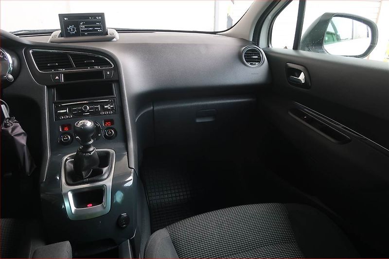 Peugeot 5008 (2015) 1.6 BlueHDi, Navi, Tempomat - fotka 8 z 15